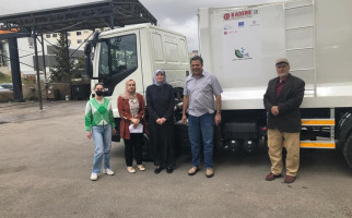 تسليم شاحنة مع ضاغطة نفايات لبلدية رام الله